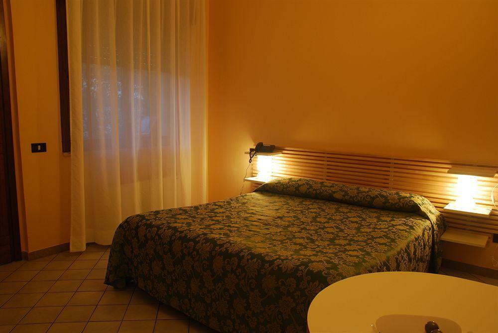 Nuovo Hotel Виджевано Экстерьер фото